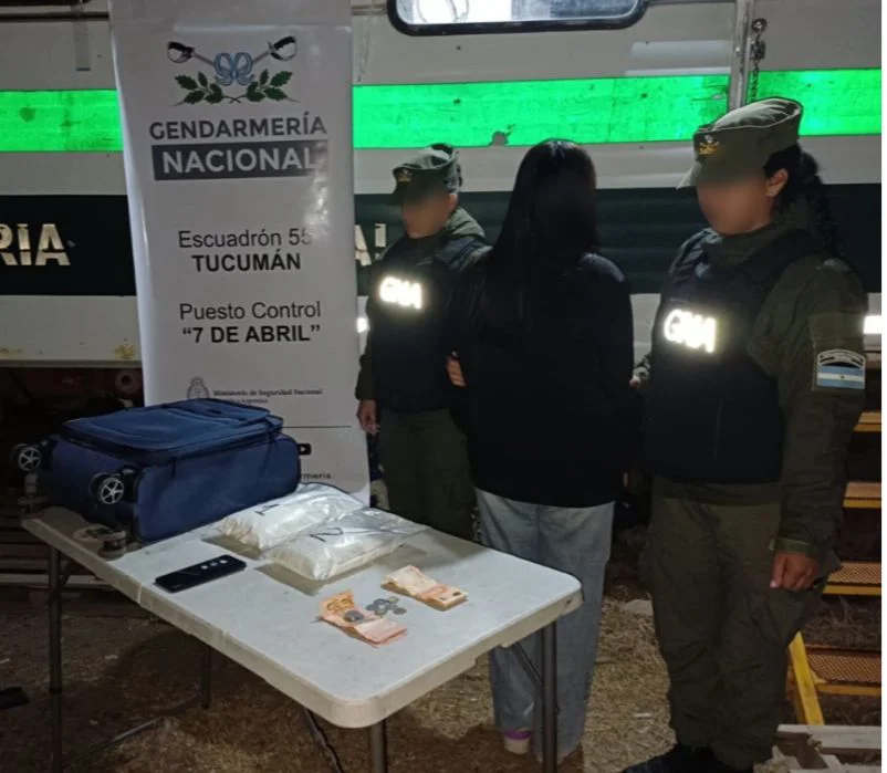 tucuman_2_kilos_cocaina_doble_fondo_valija_5_1